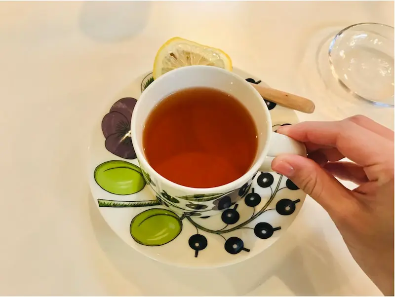 紅茶を美しく楽しむ ティーカップの正しい持ち方やマナーとは Linktea ネパール紅茶