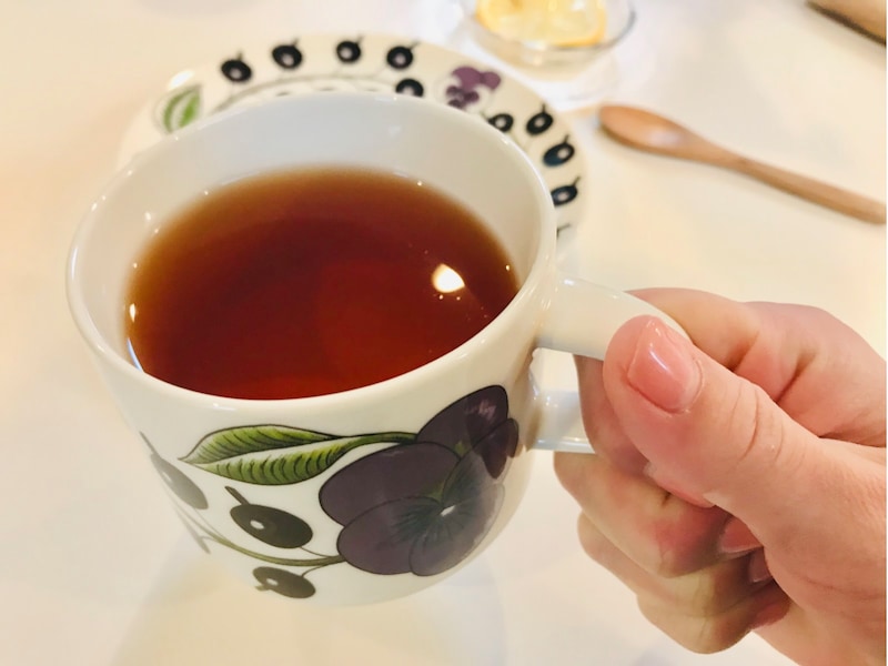 紅茶を美しく楽しむ ティーカップの正しい持ち方やマナーとは Linktea ネパール紅茶